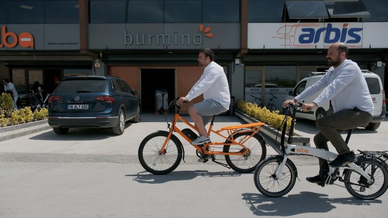 Arabasını sattı, elektrikli araç fabrikası kurdu / Alba Bisiklet’in hikayesi