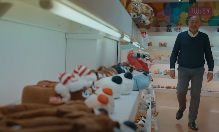 Küçük esnaf babanın terlik kralı oğlu / Twigy’nin çarpıcı hikayesi