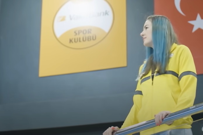 12 yaşımda evden ayrıldım / Mavi Şimşek Meryem Boz’un Eskişehir’de başlayan hikayesi