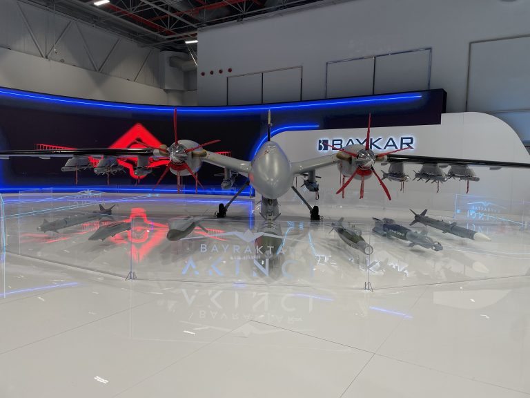 Milli Muharip Uçak ve SİHA lastikleri görücüye çıktı