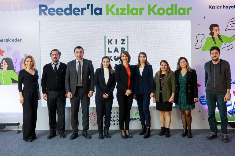 Kız öğrenciler Reeder ile kodlamayı öğrenecek