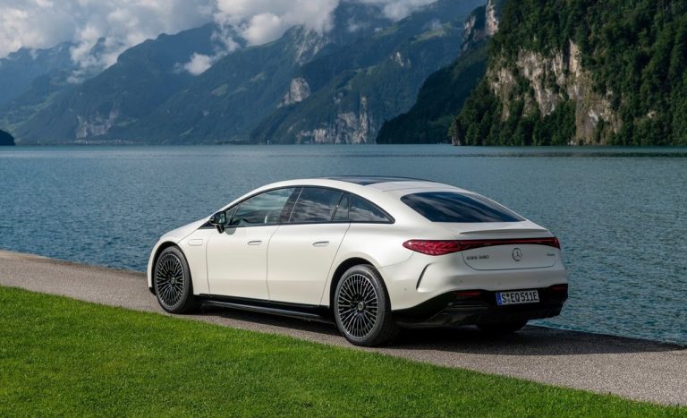 Elektrikli otomobile Mercedes-EQ damgası