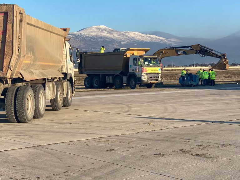 Hatay Havalimanı’nda onarım başladı