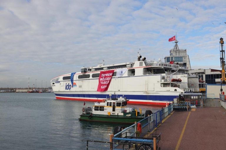 Depremzedelerin evi olacak feribotlar yola çıktı