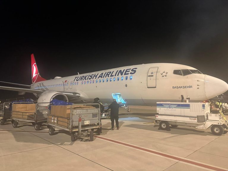 Depremden sonra Hatay Havalimanı’na ilk uçuş