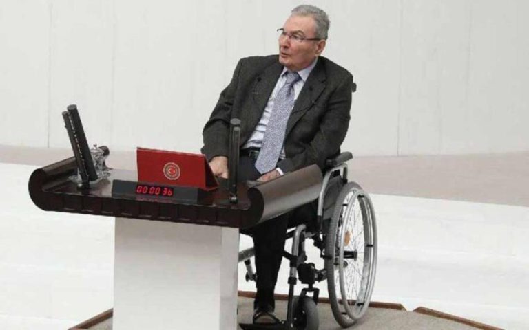 Eski CHP Genel Başkanı Baykal vefat etti