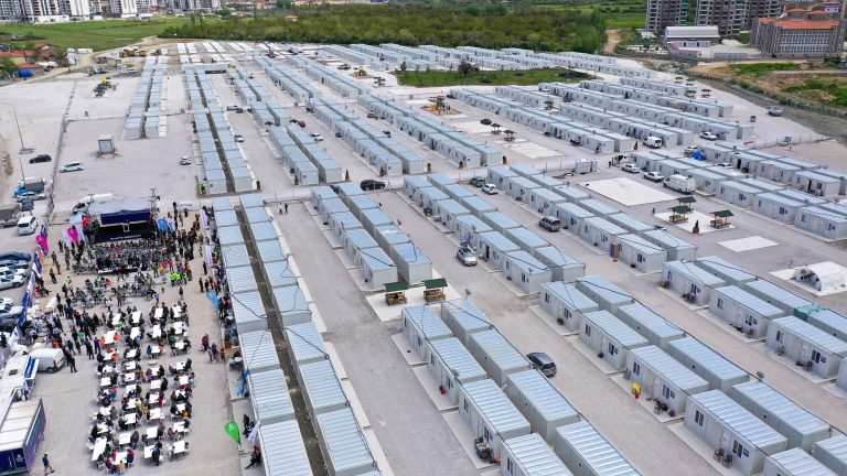 Malatya ve Adıyaman’da 10 bin kişilik konteyner kentlerde yaşam başladı