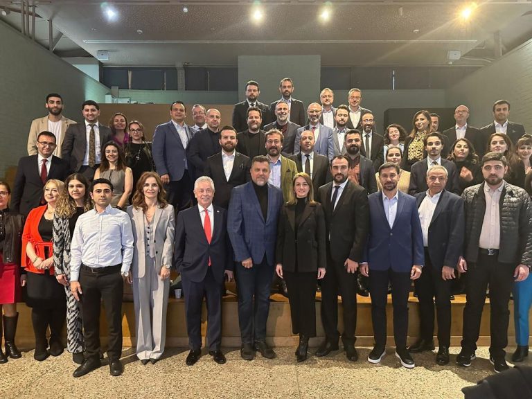 Erden Timur ‘başkan’ oldu