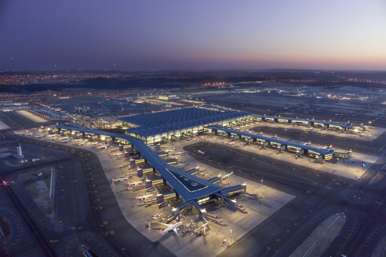 “İstanbul’un yeni havalimanı 100 yıllık bir planla inşa edildi”