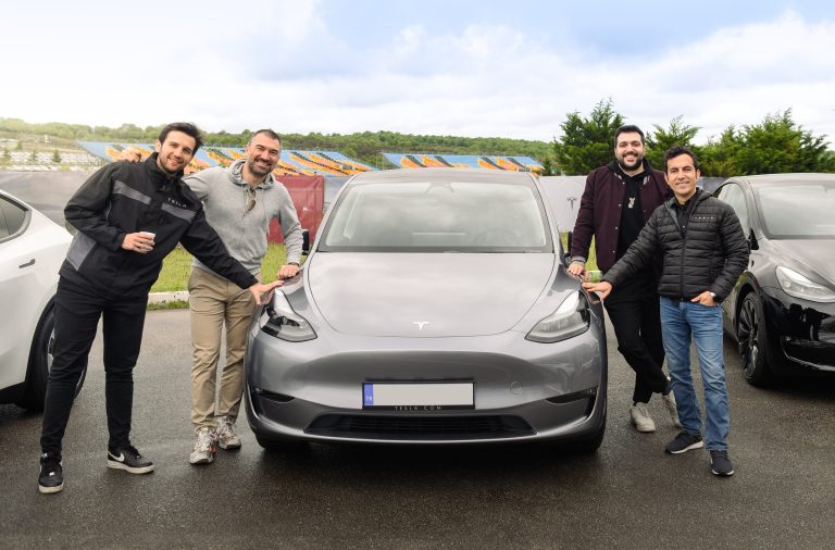 Tesla Türkiye’de ilk teslimatını yaptı