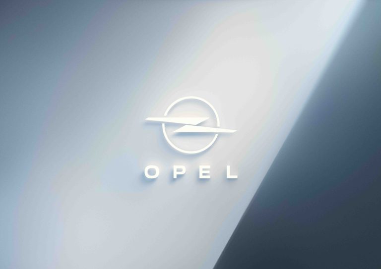 Opel yeni logosunu tanıttı