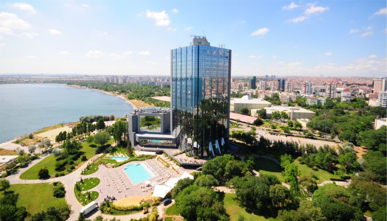 Sheraton İstanbul Ataköy Hotel’in Yeni Yiyecek ve İçecek Direktörü Erdem Ergin Oldu