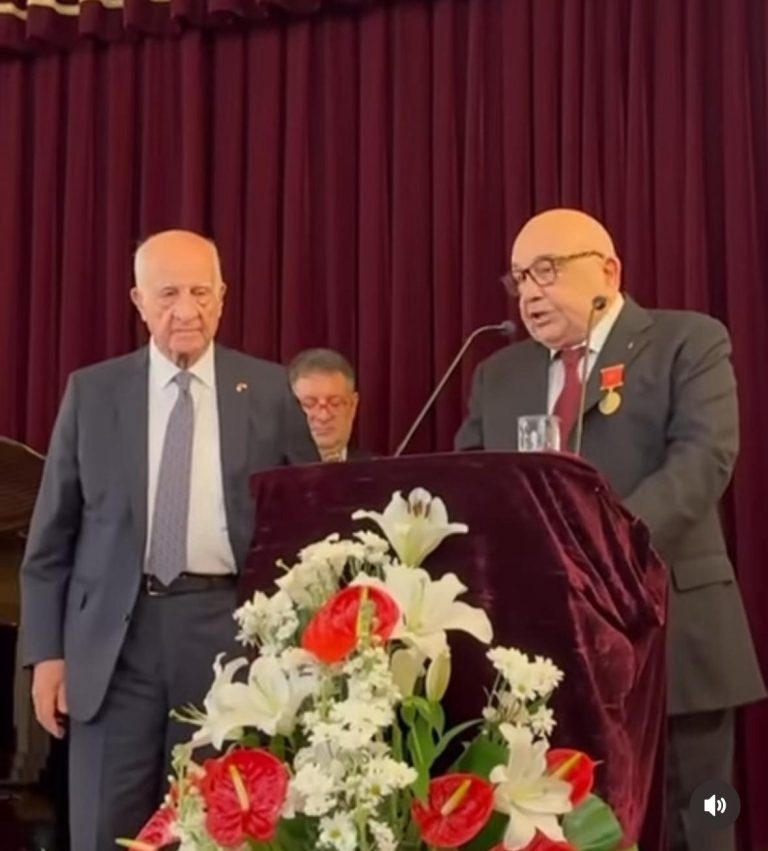 Ahmet Yüce’ye Galatasaray Eğitim Vakfı’ndan onur madalyası