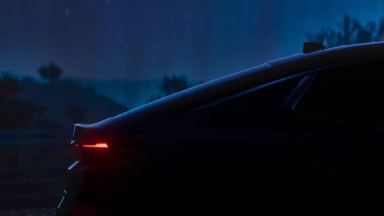 Togg yeni sedan modelinin ilk görüntüsünü paylaştı