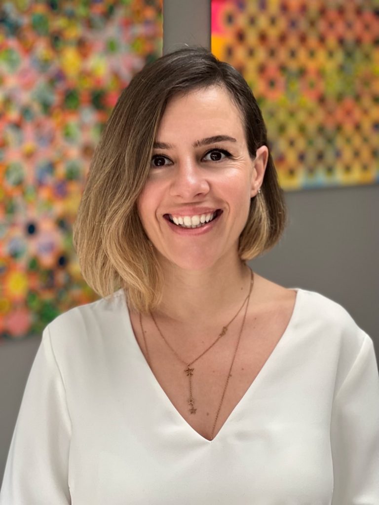 Eda Ocak’tan “Keşke bunları daha önce bilseydim” diyeceğiniz bir kitap: Nöropazarlamayla Duygulara Fısılda!