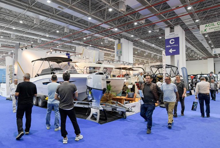 65 ülkeden deniz severler milyonluk tekneler için İzmir’e geldi