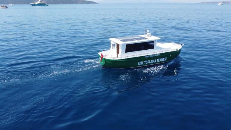 ‘YATED-1’ sıvı atık toplama teknesi suya indi