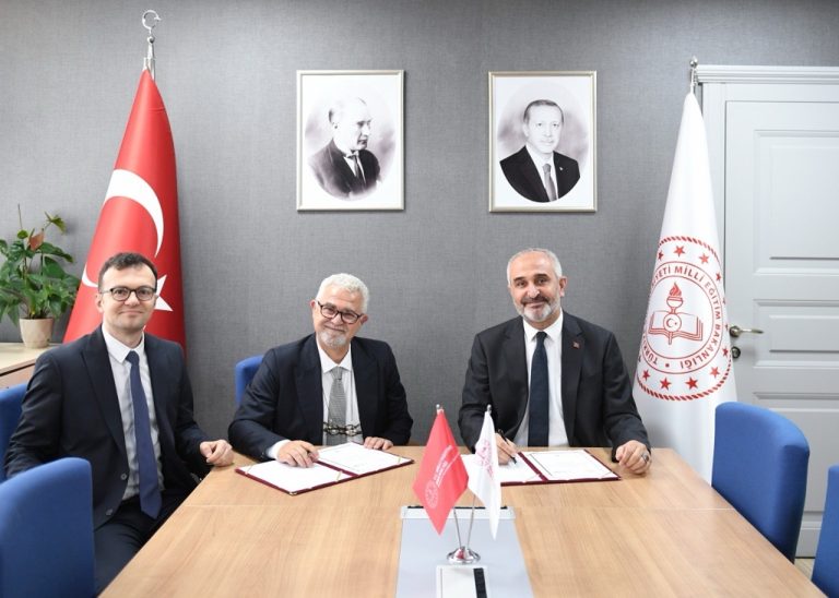 Teknik tekstilde teori ve pratik birleşecek, gençler Türk sanayisine çözümler geliştirecek