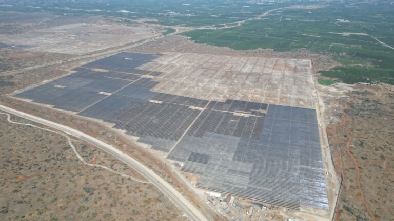 Türkiye’nin ikinci en büyük güneş enerjisi santrali kısmi olarak devreye alındı