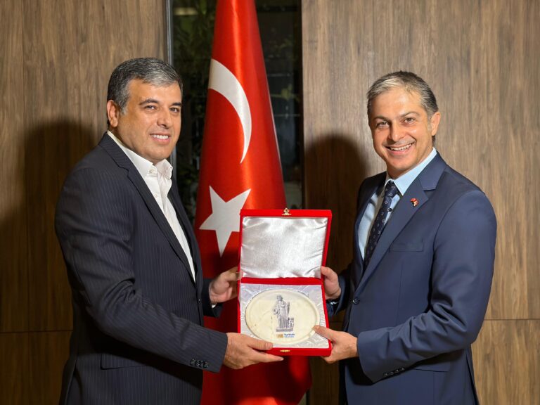 Türk doğal taşları Singapur’da dünyanın en önemli mimarları ile buluştu