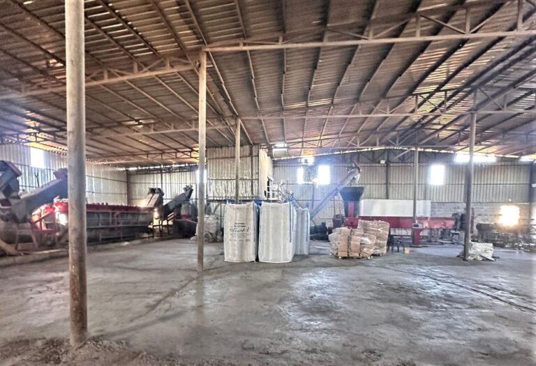 Günde 1000 hanelik kaçak elektrik kullanan fabrika!