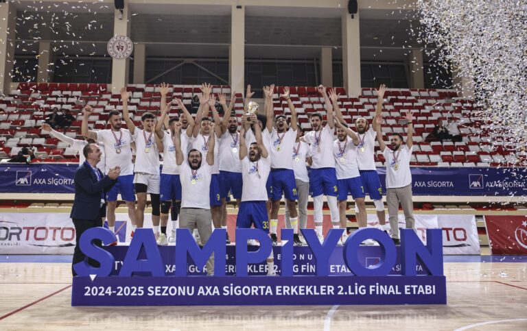 Yücelen Anamurspor Kulübü erkek voleybol takımı 1 lige yükseldi
