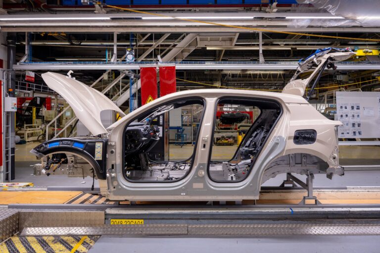 Otomotiv satışlarında güçlü performans