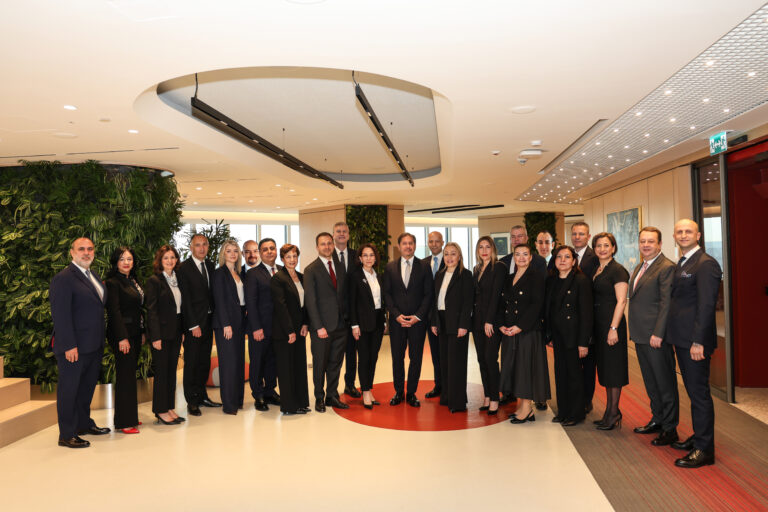 Akbank üst yönetiminde önemli değişiklikler