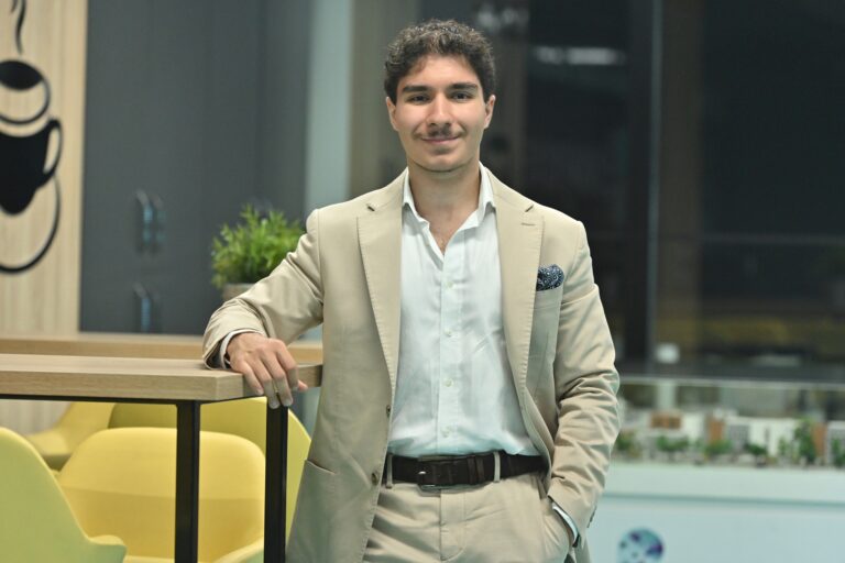 Çöpe giden kağıt bardakları yeni teknolojiyle kurtardı, her yıl 100 bin kilogram plastik atığın önüne geçecek