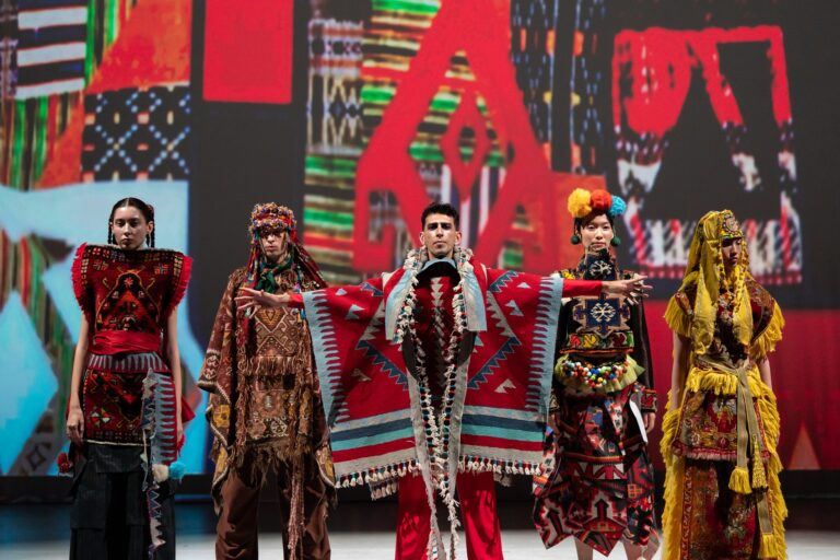 Türk halıcılığı ve modasını buluşturan “Echoes of Legacy”nin başarısı ödülle taçlandı