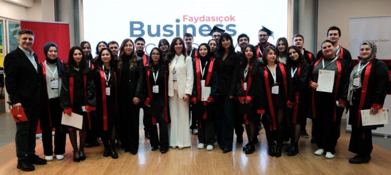 Faydasıçok Business Academy   ilk mezunlarını verdi