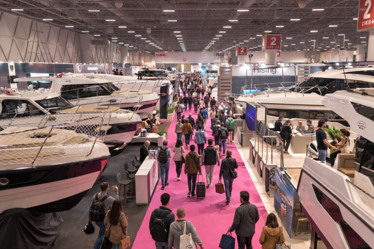 ‘Dünyanın en büyük ikinci kara fuarı’ İstanbul’da başladı 